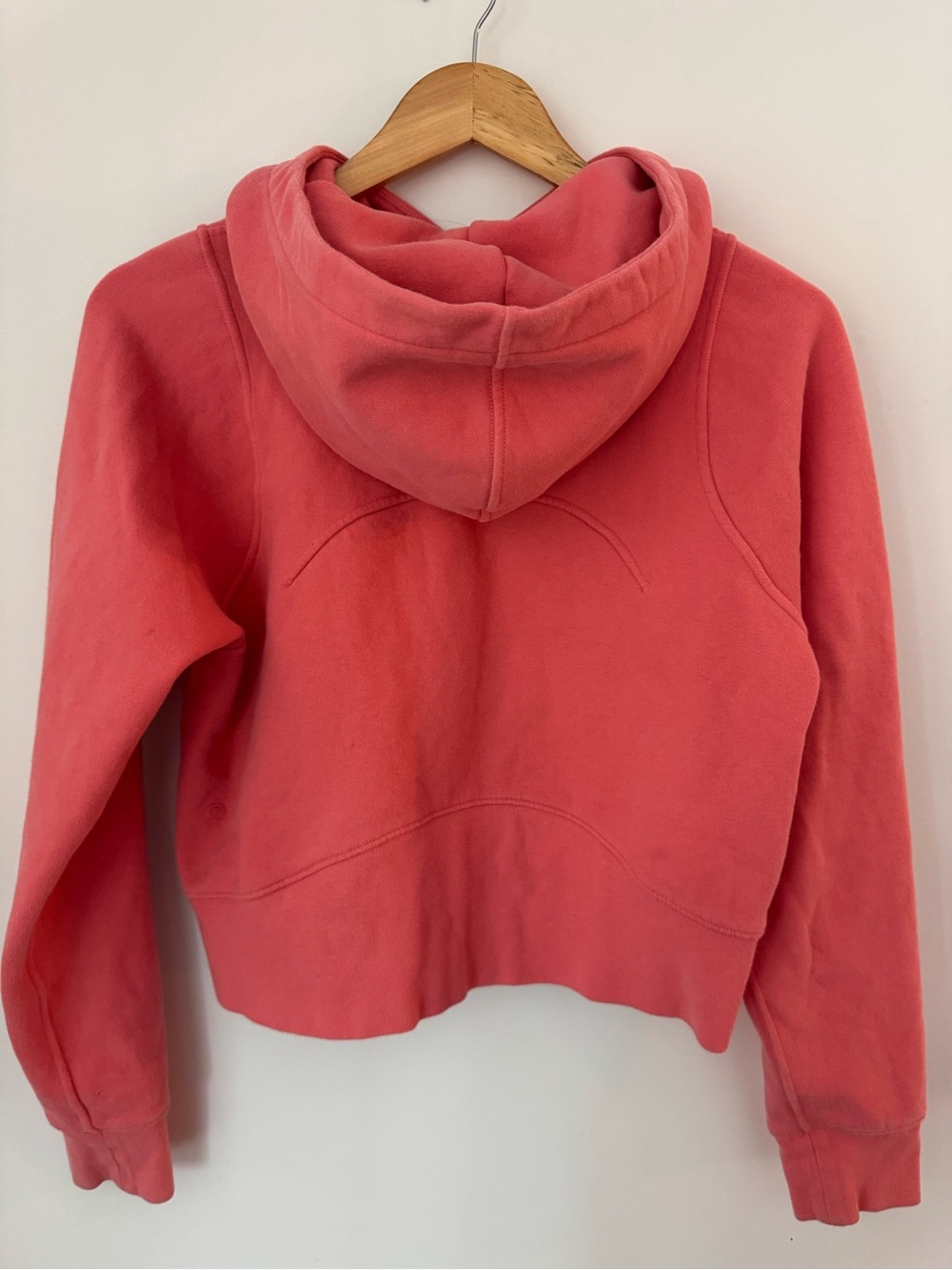Lululemon Scuba Cropped Pullover Hoodie Raspberry Cream Pink Sweatshirt Size 6 - Picture 7 of 9
